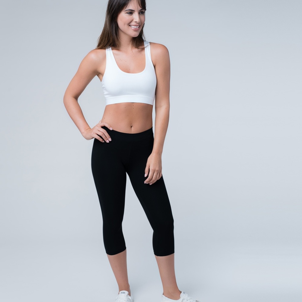 Pact Organic black cotton cropped leggings size M